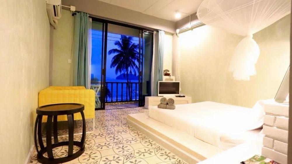 De Sea Almond Hotel Chumphon Exterior photo